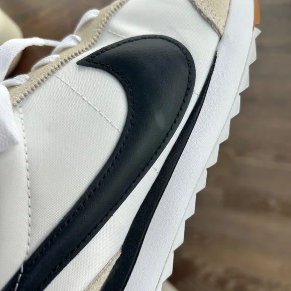 Nike Pacific - Size 7.5 Women's - Worn Once - Picture 8 of 9